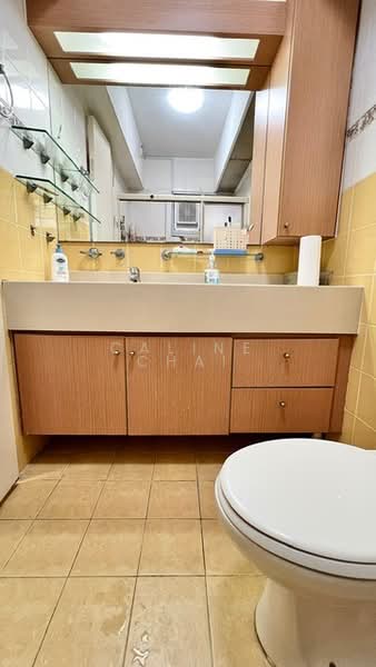 388 Bukit Batok West Avenue 5, 388 Bukit Batok West Avenue 5, 3 Bedrooms, 1,270 sqft, HDB Flat For Sale, by Caline Chai, 500134610 - Bathroom - PropertyGuru.com.sg