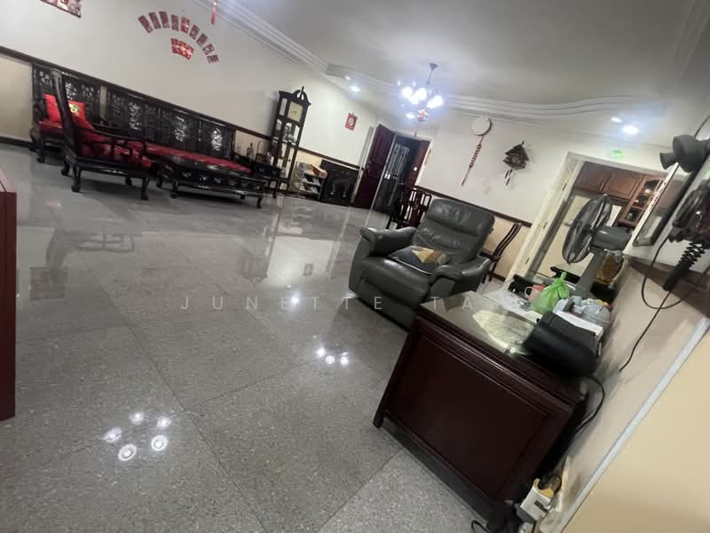 200D Sengkang East Road, 200D Sengkang East Road, 3 Bedrooms, 1,186 sqft, HDB Flat For Sale, by Junette Tan, 500134621 - Living Room - PropertyGuru.com.sg