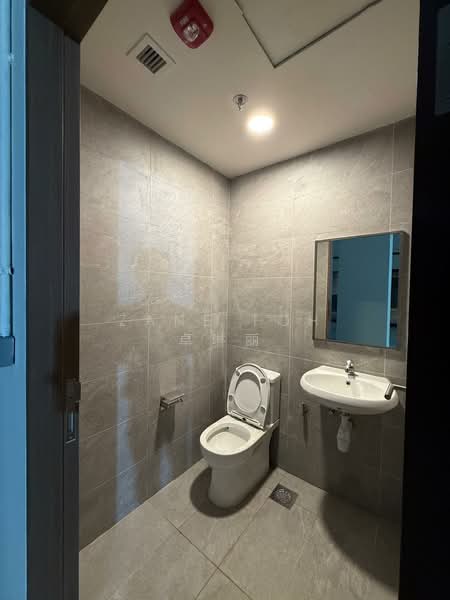 Stellar @ Tampines, 12 Tampines North Drive 4, Pasir Ris / Tampines, 2,131 sqft, Factory / Workshop (B2) For Rent, by Zane Toh 卓琳丽, 500134669 - Bathroom - CommercialGuru.com.sg