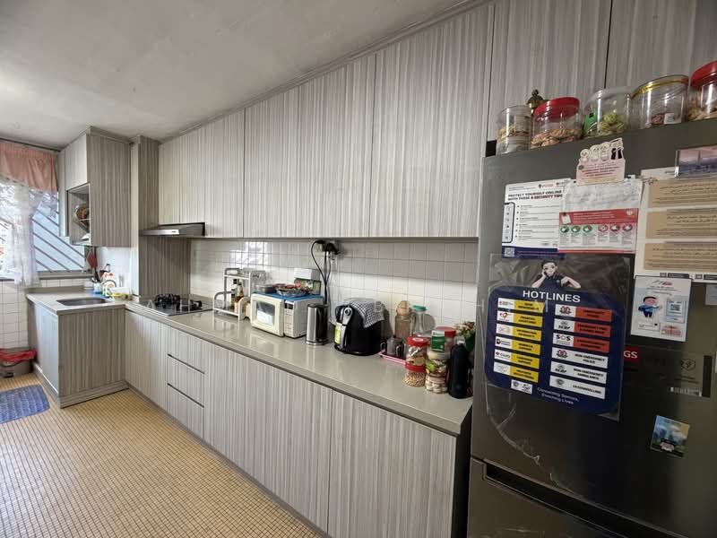 379 Clementi Avenue 5, 379 Clementi Avenue 5, 2 Bedrooms, 720 sqft, HDB Flat For Sale, by Ahmad Ibrahim, 500134671 - Kitchen - PropertyGuru.com.sg