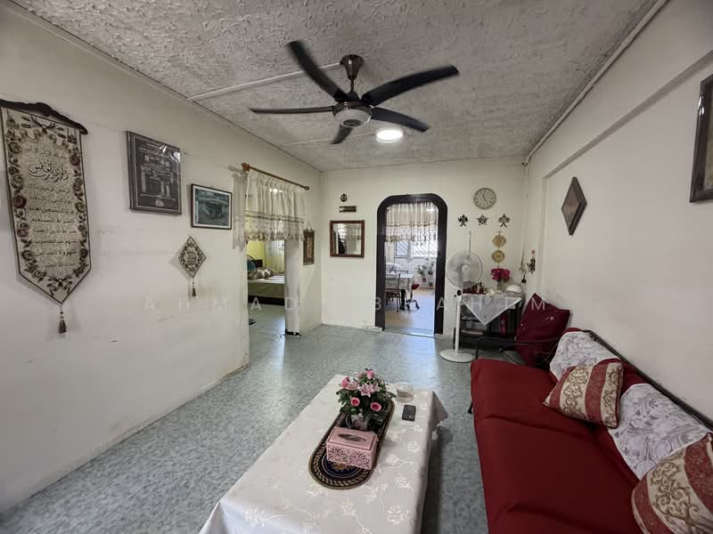 379 Clementi Avenue 5, 379 Clementi Avenue 5, 2 Bedrooms, 720 sqft, HDB Flat For Sale, by Ahmad Ibrahim, 500134671 - Living Room - PropertyGuru.com.sg