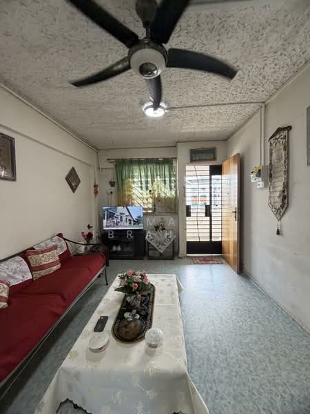 379 Clementi Avenue 5, 379 Clementi Avenue 5, 2 Bedrooms, 720 sqft, HDB Flat For Sale, by Ahmad Ibrahim, 500134671 - Living Room - PropertyGuru.com.sg
