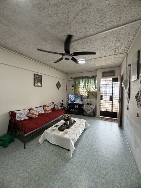 379 Clementi Avenue 5, 379 Clementi Avenue 5, 2 Bedrooms, 720 sqft, HDB Flat For Sale, by Ahmad Ibrahim, 500134671 - Living Room - PropertyGuru.com.sg