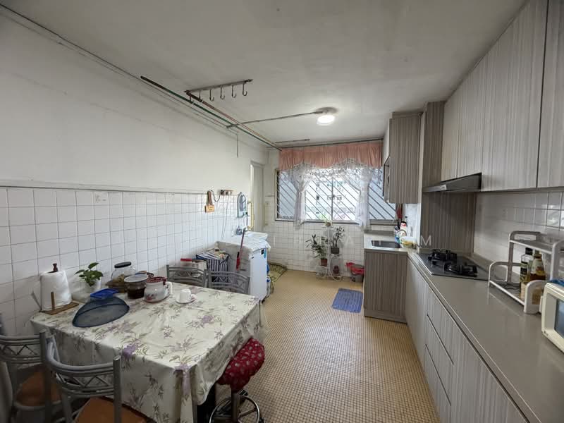 379 Clementi Avenue 5, 379 Clementi Avenue 5, 2 Bedrooms, 720 sqft, HDB Flat For Sale, by Ahmad Ibrahim, 500134671 - Kitchen - PropertyGuru.com.sg