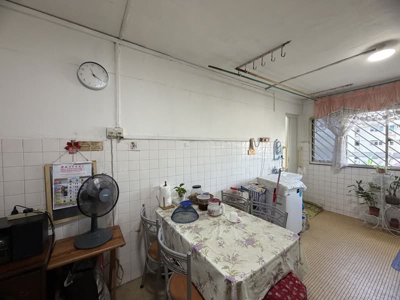 379 Clementi Avenue 5, 379 Clementi Avenue 5, 2 Bedrooms, 720 sqft, HDB Flat For Sale, by Ahmad Ibrahim, 500134671 - Kitchen - PropertyGuru.com.sg