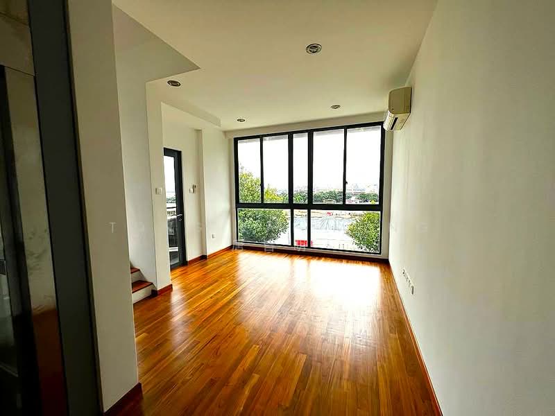 WOW !!! RESORT LIVING !! PUNGGOL SEA FRONT, 999 Yrs Modern Bungalow, Pool & Lift ☎️9654.3774 TONG, Sea Front Modern Lifestyle Bungalow, Pool & Lift, 5 Bedrooms, 5,000 sqft, Bungalow House For Sale, by Tong Kai Meng 唐皆明, 500134673 - Living Room - PropertyGuru.com.sg