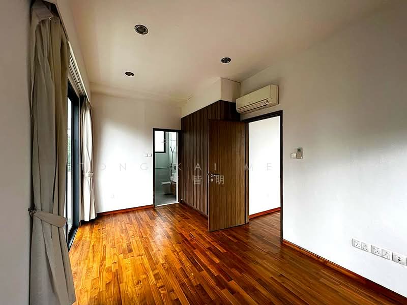 WOW !!! RESORT LIVING !! PUNGGOL SEA FRONT, 999 Yrs Modern Bungalow, Pool & Lift ☎️9654.3774 TONG, Sea Front Modern Lifestyle Bungalow, Pool & Lift, 5 Bedrooms, 5,000 sqft, Bungalow House For Sale, by Tong Kai Meng 唐皆明, 500134673 - Bedroom - PropertyGuru.com.sg