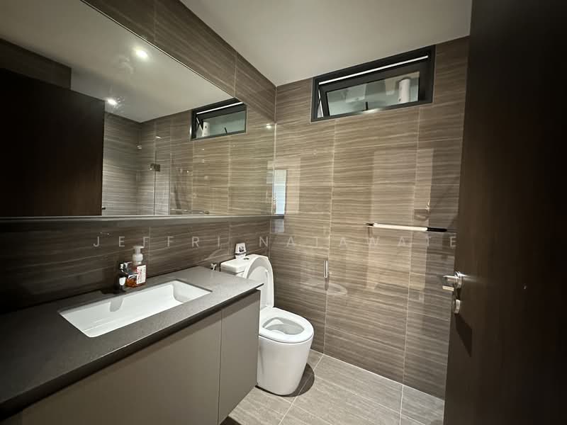 The Brownstone, 160 Canberra Drive, 3 Bedrooms, 915 sqft, Executive Condominium For Sale, by Jeffri Natawate, 500134678 - Bathroom - PropertyGuru.com.sg