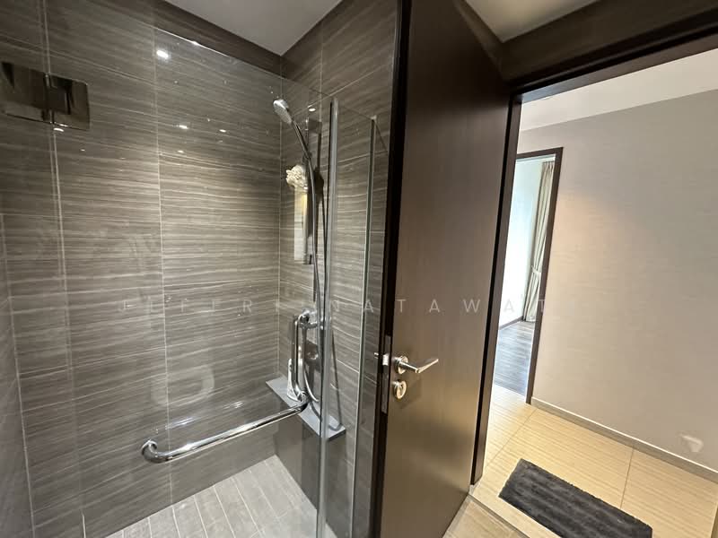 The Brownstone, 160 Canberra Drive, 3 Bedrooms, 915 sqft, Executive Condominium For Sale, by Jeffri Natawate, 500134678 - Bathroom - PropertyGuru.com.sg