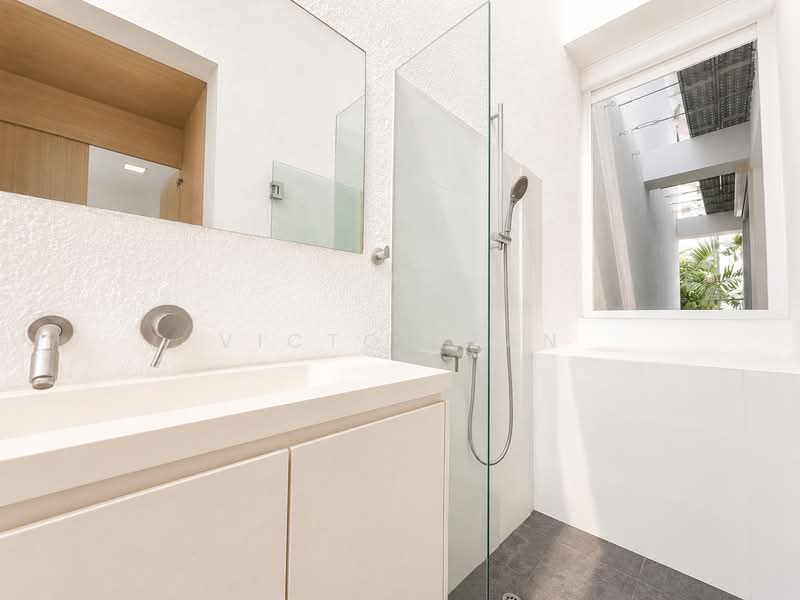 Terrace House at Jalan Elok, , 4 Bedrooms, 3,195 sqft, Terraced House For Sale, by Victor Tan, 500134681 - Bathroom - PropertyGuru.com.sg