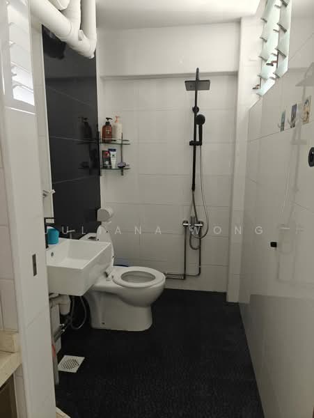 288C Bukit Batok Street 25, 288C Bukit Batok Street 25, 3 Bedrooms, 92 sqft, HDB Flat For Sale, by Juliana Wong, 500134697 - Bathroom - PropertyGuru.com.sg
