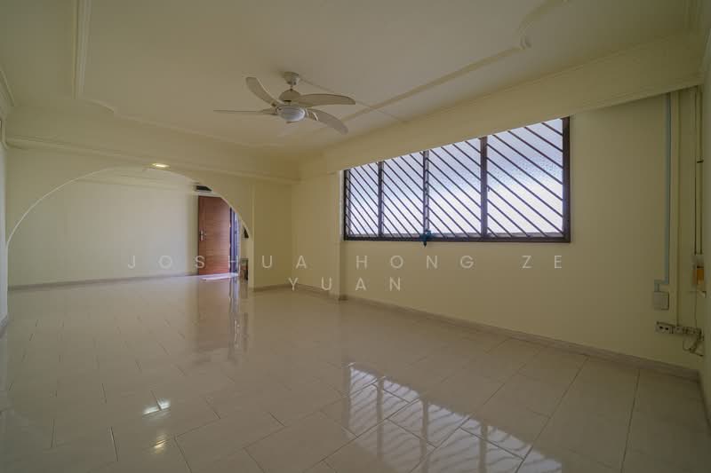 666 Yishun Avenue 4, 666 Yishun Avenue 4, 4 Bedrooms, 1,765 sqft, HDB Flat For Sale, by Joshua Hong Ze Yuan, 500134702 - Living Room - PropertyGuru.com.sg