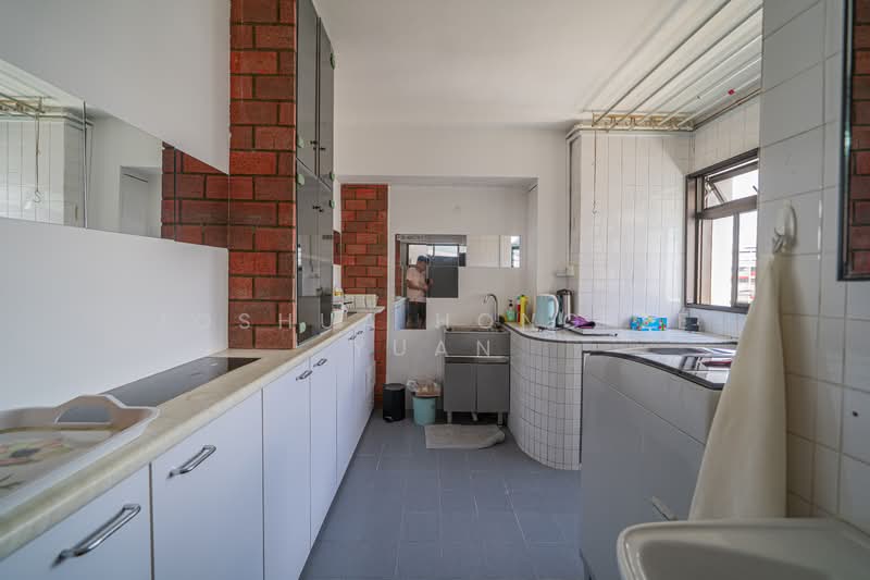 666 Yishun Avenue 4, 666 Yishun Avenue 4, 4 Bedrooms, 1,765 sqft, HDB Flat For Sale, by Joshua Hong Ze Yuan, 500134702 - Kitchen - PropertyGuru.com.sg