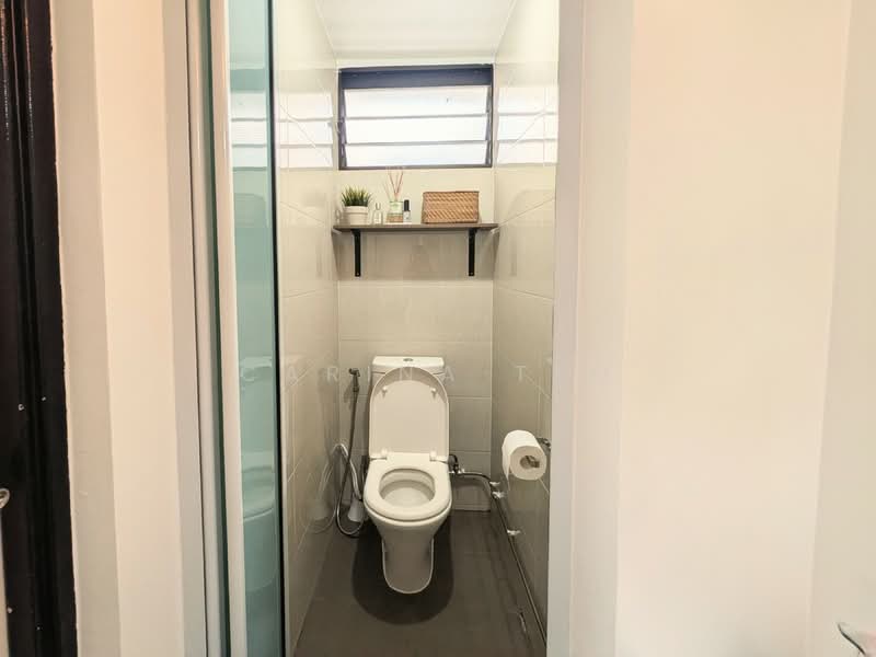 6 Ghim Moh Road, 6 Ghim Moh Road, 2 Bedrooms, 700 sqft, HDB Flat For Sale, by Carina Teo, 500134704 - Bathroom - PropertyGuru.com.sg