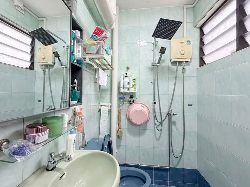 208 Yishun Street 21, 208 Yishun Street 21, 3 Bedrooms, 1,001 sqft, HDB Flat For Sale, by Claudia Ang, 500134711 - Bathroom - PropertyGuru.com.sg