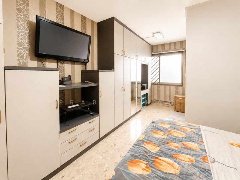 165 Simei Road, 165 Simei Road, 4 Bedrooms, 1,313 sqft, HDB Flat For Sale, by Prab Nathan, 500134720 - Master Bedroom - PropertyGuru.com.sg