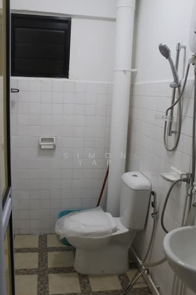 150 Bedok Reservoir Road, 150 Bedok Reservoir Road, 2 Bedrooms, 635 sqft, HDB Flat For Rent, by Simon Yap, 500134724 - Bathroom - PropertyGuru.com.sg