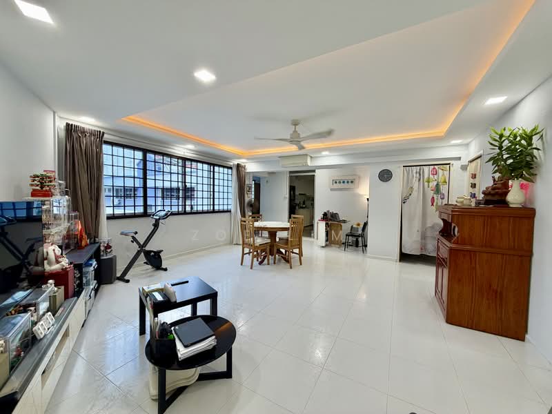 413 Choa Chu Kang Avenue 3, 413 Choa Chu Kang Avenue 3, 3 Bedrooms, 1,184 sqft, HDB Flat For Sale, by Zoe Lim, 500134727 - Living Room - PropertyGuru.com.sg