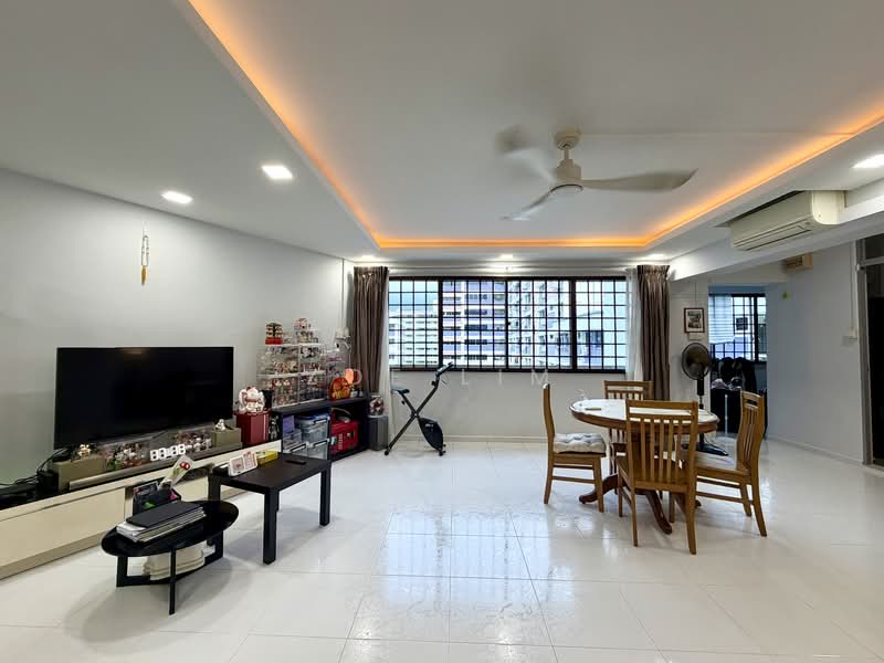 413 Choa Chu Kang Avenue 3, 413 Choa Chu Kang Avenue 3, 3 Bedrooms, 1,184 sqft, HDB Flat For Sale, by Zoe Lim, 500134727 - Living Room - PropertyGuru.com.sg