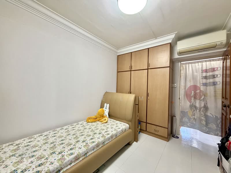 413 Choa Chu Kang Avenue 3, 413 Choa Chu Kang Avenue 3, 3 Bedrooms, 1,184 sqft, HDB Flat For Sale, by Zoe Lim, 500134727 - Bedroom - PropertyGuru.com.sg