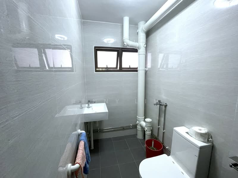 455 Hougang Avenue 10, 455 Hougang Avenue 10, 4 Bedrooms, 1,603 sqft, HDB Flat For Sale, by Benny Lim, 500134734 - Bathroom - PropertyGuru.com.sg