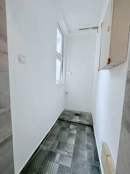 The Morning Glory, 24 Sirat Road, 3 Bedrooms, 1,033 sqft, Apartment For Sale, by Tanya Yang, 500134740 - Kitchen yard - PropertyGuru.com.sg