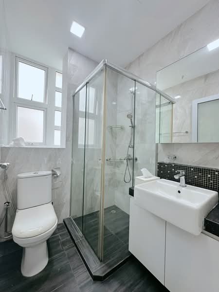 The Morning Glory, 24 Sirat Road, 3 Bedrooms, 1,033 sqft, Apartment For Sale, by Tanya Yang, 500134740 - Bathroom - PropertyGuru.com.sg