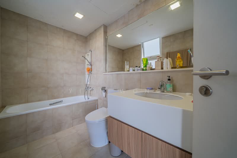 Nuovo, 23 Ang Mo Kio Avenue 9, 4 Bedrooms, 1,389 sqft, Condominium For Sale, by Yian Wong, 500134749 - Bathroom - PropertyGuru.com.sg