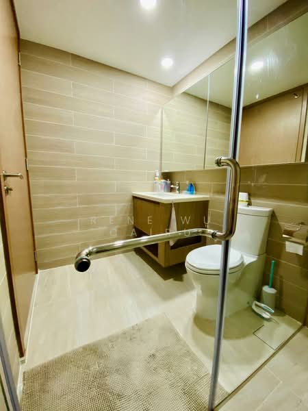 Kingsford Waterbay, 84 Upper Serangoon View, 2 Bedrooms, 687 sqft, Condominium For Sale, by Rene Wu Cairu, 500134766 - Bathroom - PropertyGuru.com.sg