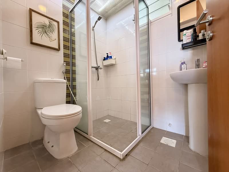 671A Edgefield Plains, 671A Edgefield Plains, 3 Bedrooms, 969 sqft, HDB Flat For Sale, by Syahir ., 500134789 - Bathroom - PropertyGuru.com.sg