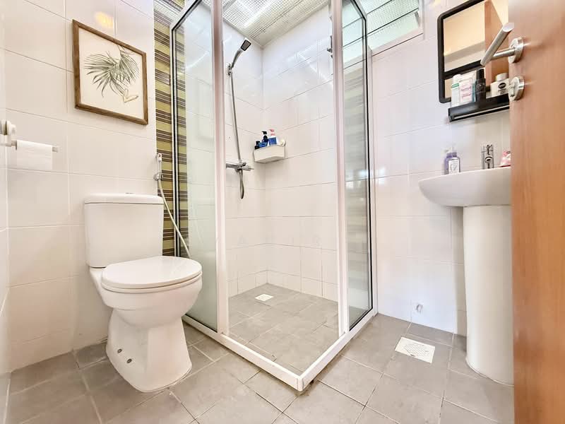 671A Edgefield Plains, 671A Edgefield Plains, 3 Bedrooms, 969 sqft, HDB Flat For Sale, by Syahir ., 500134789 - Bathroom - PropertyGuru.com.sg