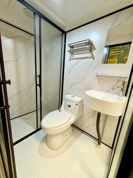 The SunRise Haven Studio, , Studio, 215 sqft, Bungalow House For Rent, by Stanley Lee, 500134798 - Bathroom - PropertyGuru.com.sg