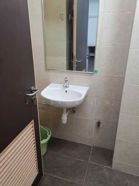 Woodlands Bizhub, 242 Woodlands Industrial Park E5, 1,206 sqft, Factory / Workshop (B2) For Sale, by Jessica Lim, 500134803 - Bathroom - CommercialGuru.com.sg