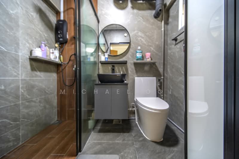 665 Woodlands Ring Road, 665 Woodlands Ring Road, 3 Bedrooms, 915 sqft, HDB Flat For Sale, by Michael Ooi, 500134806 - Bathroom - PropertyGuru.com.sg