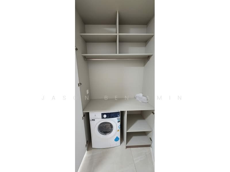 Normanton Park, 55 Normanton Park, 2 Bedrooms, 732 sqft, Condominium For Rent, by Jason Benjamin, 500134825 - Laundry Closet - PropertyGuru.com.sg