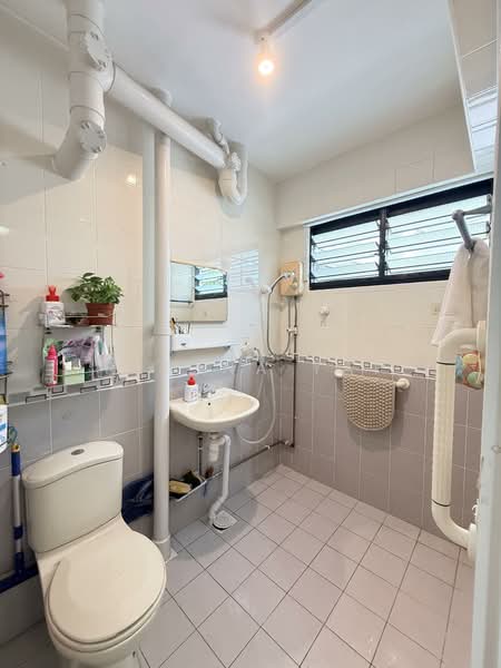 60 Dakota Crescent, 60 Dakota Crescent, 3 Bedrooms, 1,119 sqft, HDB Flat For Sale, by Regina Yap, 500134832 - Bathroom - PropertyGuru.com.sg