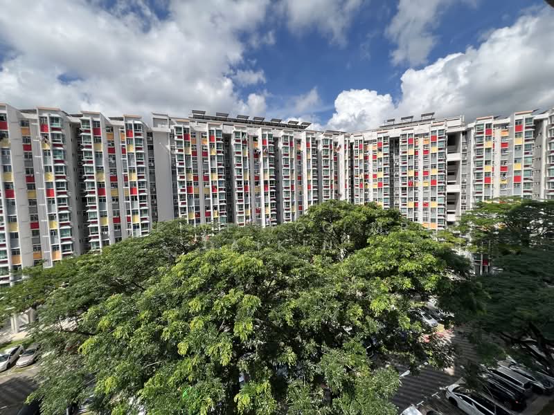 460 Ang Mo Kio Avenue 10, 460 Ang Mo Kio Avenue 10, 3 Bedrooms, 1,292 sqft, HDB Flat For Sale, by Clive Foo Mr Daikin, 500134853 - Awesome view from the bedroom - PropertyGuru.com.sg