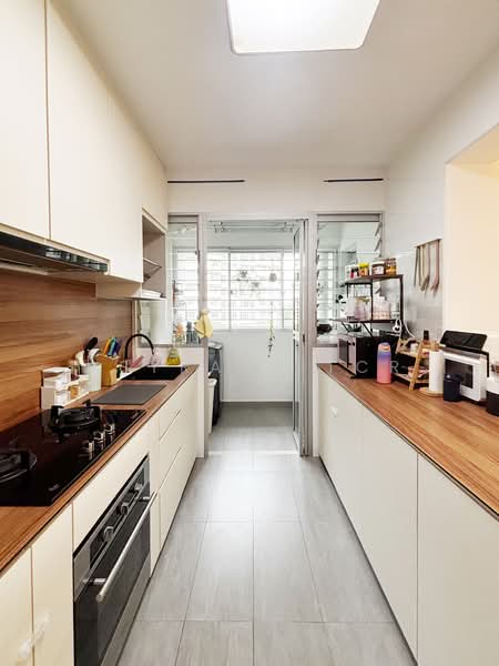 353A Anchorvale Lane, 353A Anchorvale Lane, 3 Bedrooms, 1,001 sqft, HDB Flat For Sale, by Asyraaf TCR, 500134868 - Kitchen - PropertyGuru.com.sg