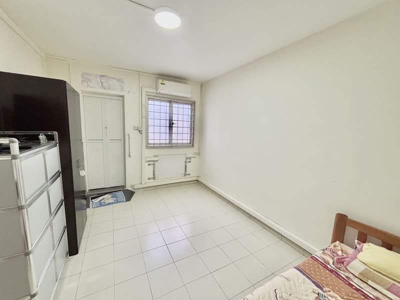 110 Teck Whye Lane, 110 Teck Whye Lane, 2 Bedrooms, 786 sqft, HDB Flat For Sale, by Samuel Sim, 500134870 - Bedroom - PropertyGuru.com.sg