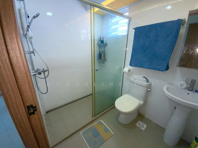 450C Bukit Batok West Avenue 6, 450C Bukit Batok West Avenue 6, 3 Bedrooms, 1,001 sqft, HDB Flat For Sale, by Jacqueline Lee, 500134879 - Bathroom - PropertyGuru.com.sg