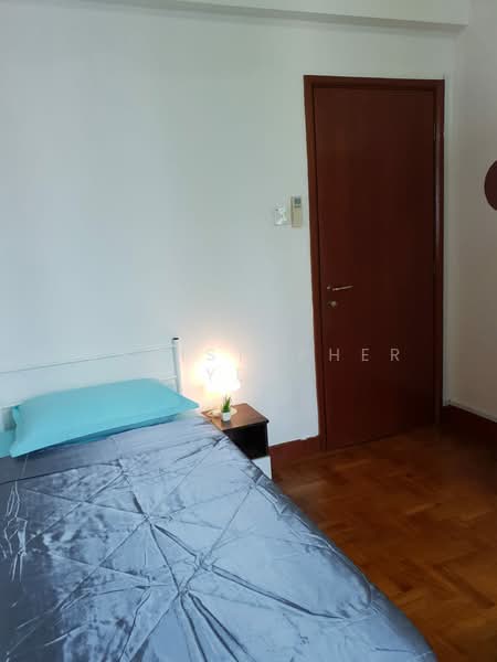 Parc Oasis, 41 Jurong East Avenue 1, Room Rental, 100 sqft, Condominium For Rent, by Christopher Yeo, 500134898 - Common room with door view - PropertyGuru.com.sg