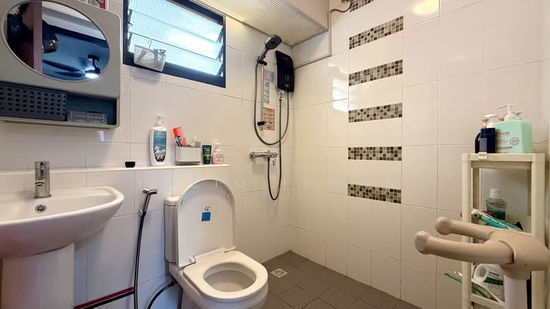 547C Segar Road, 547C Segar Road, 2 Bedrooms, 732 sqft, HDB Flat For Sale, by Haziq Irwan, 500134908 - Bathroom - PropertyGuru.com.sg