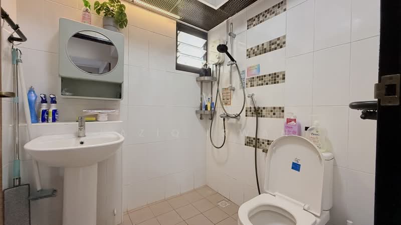 547C Segar Road, 547C Segar Road, 2 Bedrooms, 732 sqft, HDB Flat For Sale, by Haziq Irwan, 500134908 - Bathroom - PropertyGuru.com.sg