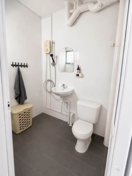 235 Tampines Street 21, 235 Tampines Street 21, 2 Bedrooms, 796 sqft, HDB Flat For Sale, by Michelle Wong, 500134925 - Bathroom - PropertyGuru.com.sg