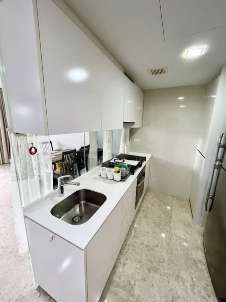 The Lakefront Residences, 46 Lakeside Drive, 2 Bedrooms, 721 sqft, Condominium For Rent, by Ginn Chia 谢佩玲, 500134934 - Kitchen - PropertyGuru.com.sg