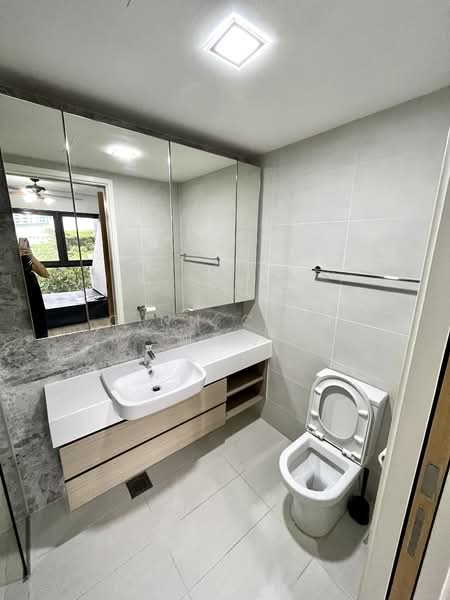 The Lakefront Residences, 46 Lakeside Drive, 2 Bedrooms, 721 sqft, Condominium For Rent, by Ginn Chia 谢佩玲, 500134934 - Bathroom - PropertyGuru.com.sg