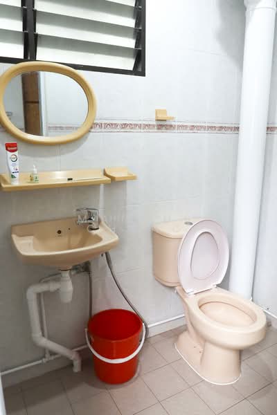 109 Gangsa Road, 109 Gangsa Road, Room Rental, 110 sqft, HDB Flat For Rent, by Marcus Chong, 500134940 - Common Bathroom - PropertyGuru.com.sg