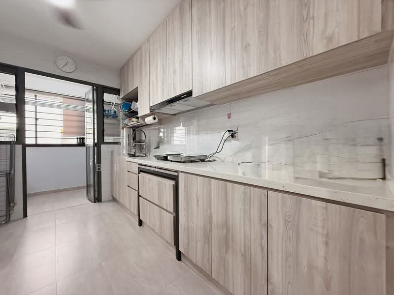 479B Yishun Street 42, 479B Yishun Street 42, 3 Bedrooms, 1,001 sqft, HDB Flat For Sale, by Brandon Loh, 500134954 - Kitchen - PropertyGuru.com.sg