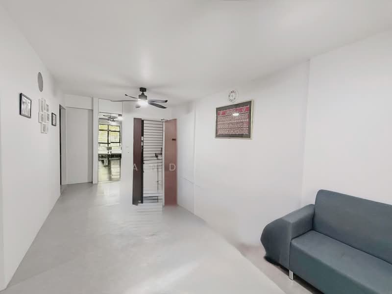 479B Yishun Street 42, 479B Yishun Street 42, 3 Bedrooms, 1,001 sqft, HDB Flat For Sale, by Brandon Loh, 500134954 - Living Room - PropertyGuru.com.sg