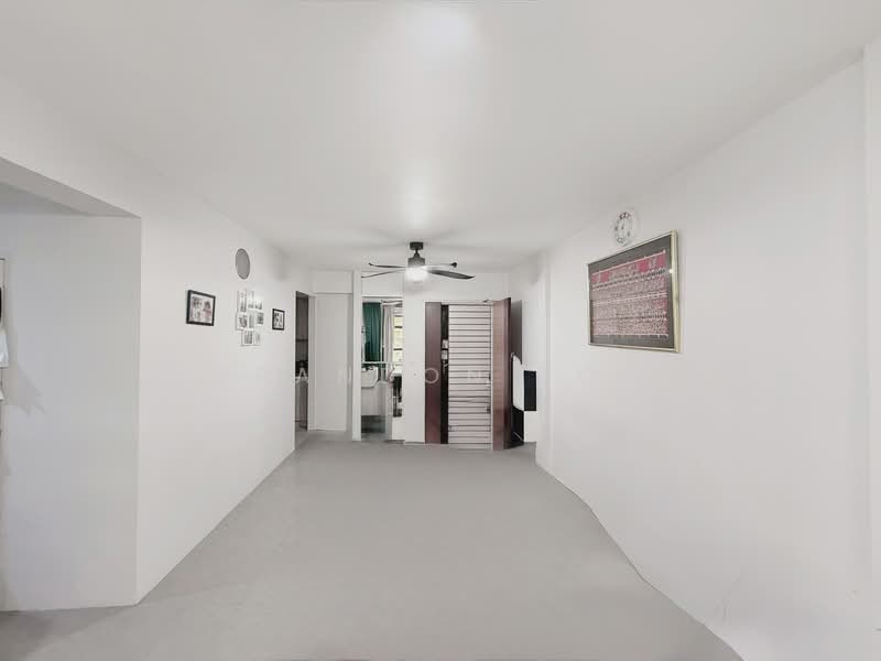 479B Yishun Street 42, 479B Yishun Street 42, 3 Bedrooms, 1,001 sqft, HDB Flat For Sale, by Brandon Loh, 500134954 - Living Room - PropertyGuru.com.sg